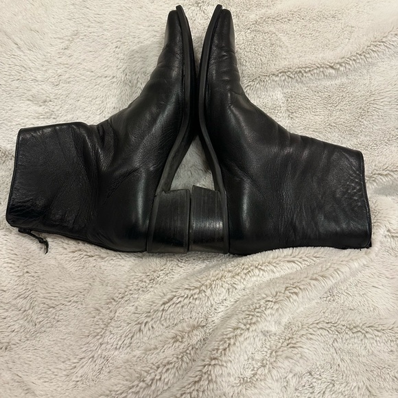 **For Sale: Stuart Weitzman Handcrafted Ankle Boots in Calf Black Leather 8.5** - Picture 5 of 8